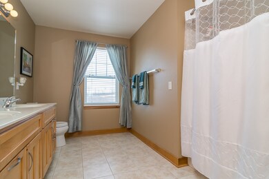 2846 Big Bluestem Pkwy, Fitchburg, WI 53711 - photo 7