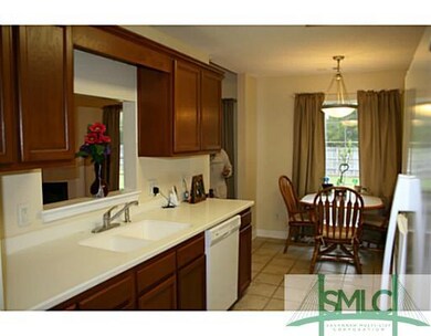 Kitchen. Fully equipped Kitchen with newer applian