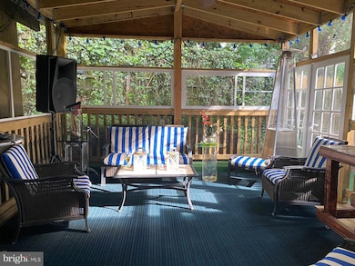 8434 Towne Crest Ct, Gaithersburg, MD 20877 - photo 5