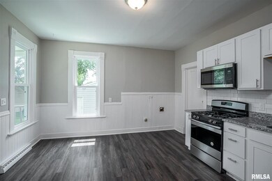2023 W 5th St, Davenport, IA 52802 - photo 5