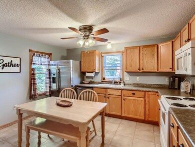 Large eat in kitchen with ample cabinet and counte