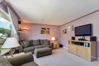 005-Living_Room-3103573-medium