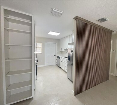1757 Hillview St unit 5, Sarasota, FL 34239 - photo 3