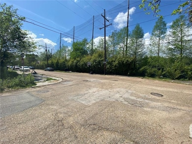 A stones throw away from The Metairie Country Club