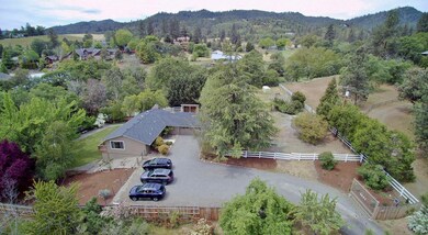 3583 Ross Ln, Central Point, OR 97502 - photo 2