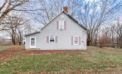 2138 S Leslie Ln, Scottsburg, IN 47170 - photo 3