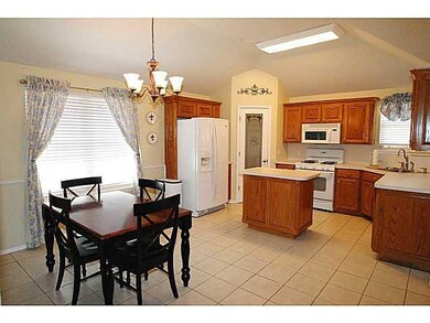 601 Loyd Ln, Moore, OK 73160 - photo 5