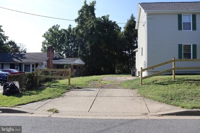 6801 Duluth St, Hyattsville, MD 20785 - photo 2