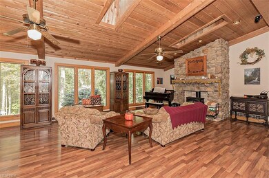 Huge Great room with vaulted ceiling and Fireplace