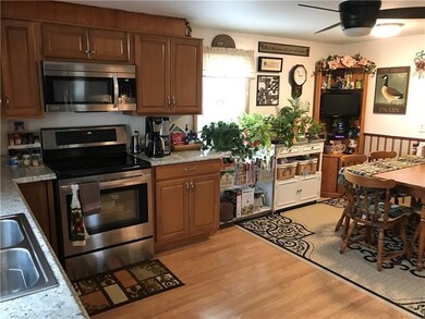 Spacious Eat in Kitchen with Stainless Steel Conve