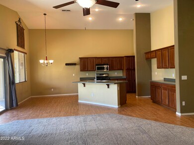 Kitchen & eat in kitchen