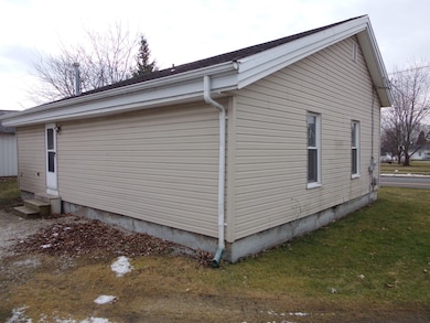 306 Defiance St, Wapakoneta, OH 45895 - photo 6