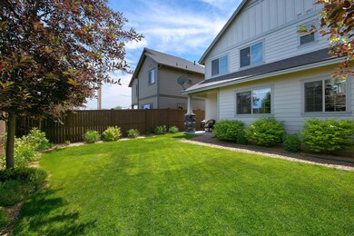 06 Backyard 21400 Evelyn Pl