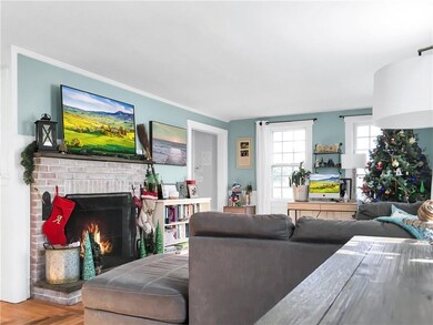 Living room & Fireplace
