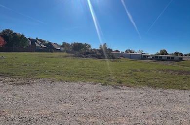 425 W Tucson St, Broken Arrow, OK 74011 - photo 2