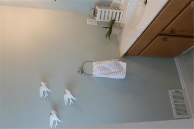 2198 Eagles Landing Dr, Nazareth, PA 18064 - photo 4