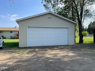 Detached garage
