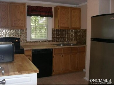Kitchen w/ALL appliances
