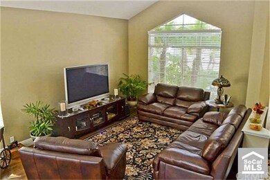 LARGE LIVING ROOM