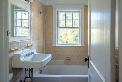 661 Hammond St, Chestnut Hill, MA 02467 - photo 5