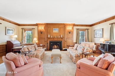 04 Living Room