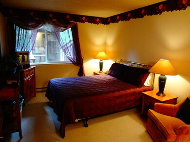 Attached 1 bedroom secong unit with bath