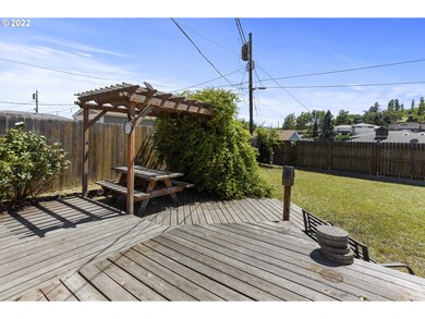 720 E 19th St, the Dalles, OR 97058 - photo 4