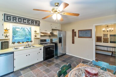 2811 Stanton Ave, Des Moines, IA 50321 - photo 3