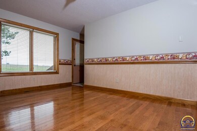 9120 SW Stewart Rd, Wakarusa, KS 66546 - photo 7