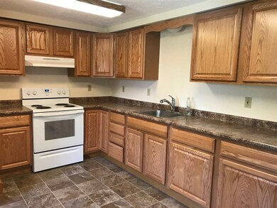 463 Daniel Webster Hwy unit B, Plymouth, NH 03264 - photo 3