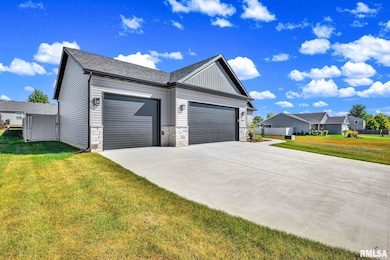 2404 Boulder Dr, Normal, IL 61761 - photo 2