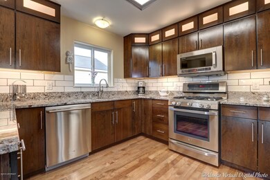 Kitchen W/Stainless Steel Appliances
