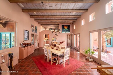 Dining to kitchen