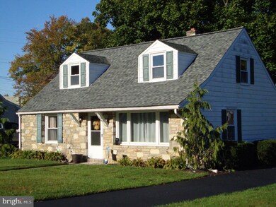 515 Haws Ln, Oreland, PA 19075 - photo 2