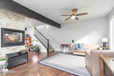 06-Living Room_MAX7346