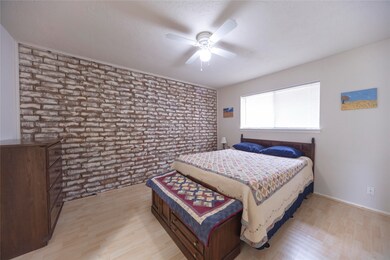 3740 Laura Leigh Dr unit 3740, Friendswood, TX 77546 - photo 5