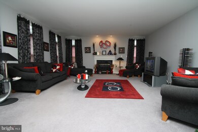 15121 Roving Wood Dr, Bowie, MD 20715 - photo 3