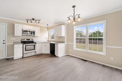 203 Richmond Dr, Jacksonville, NC 28540 - photo 6