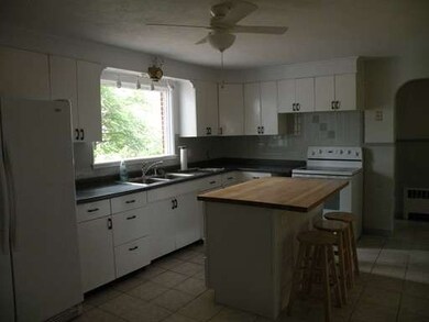 61 Brighton St, Springfield, MA 01118 - photo 4