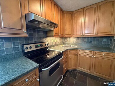 203 N Beverwyck Rd unit 1, Lake Hiawatha, NJ 07034 - photo 3