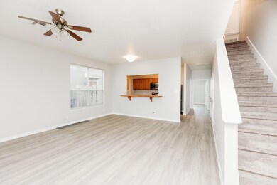 212 Sandstone Dr unit H, Jarrell, TX 76537 - photo 3