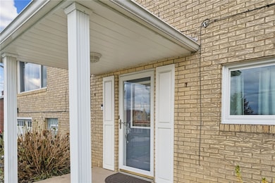 523 Hemlock St, Greensburg, PA 15601 - photo 2