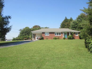 3247 Woodbury Hwy is 3 miles to I-24, 5 miles to the heart of Manchester & walking distance to schools, church & grocery