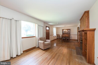 1818 Clinton Rd, Norristown, PA 19403 - photo 4