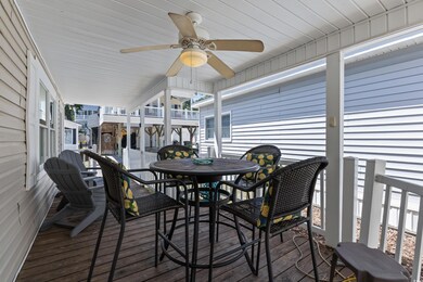 Sunroom with ceiling fan