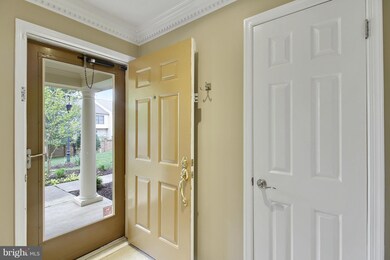 5815 Linden Square Ct, Rockville, MD 20852 - photo 5