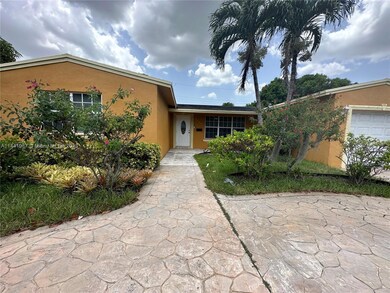 2706 Nassau Dr, Miramar, FL 33023 - photo 2