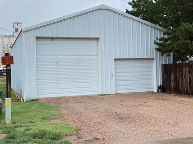 427 S Polk St, Hugoton, KS 67951 - photo 2