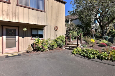 736 Quinnipiac Ln unit B, Stratford, CT 06614 - photo 3