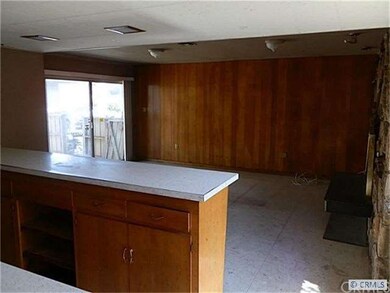 Family room with wet bar and fireplace